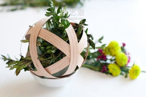 How to make hand-made hanging flower arrangements with solid wood veneer