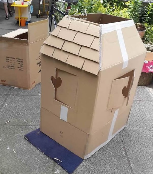 How to make a cardboard house and let your kids open a pizza shop