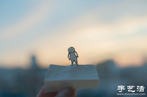 DIY paper-cut mans creative photography pursues the lost freedom and happiness