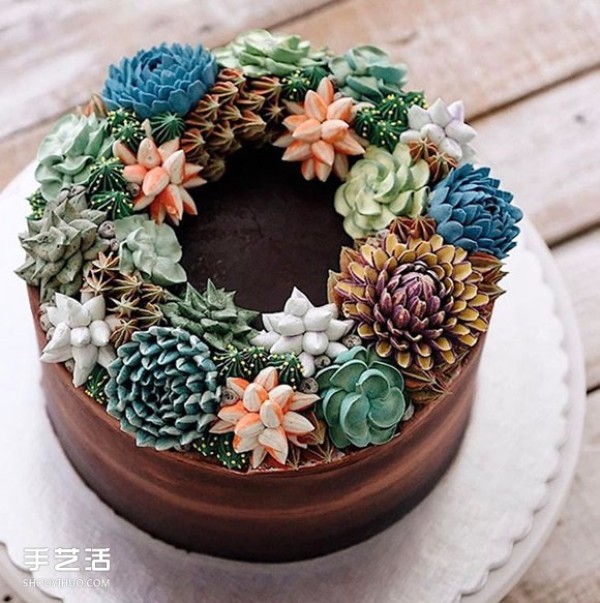 Be careful of thorns! The lifelike succulent cake is out of the oven~