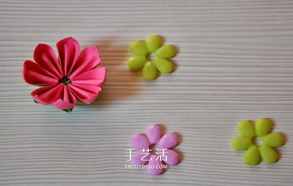 Simple and beautiful handmade paper flower origami illustration of eight-petaled flower