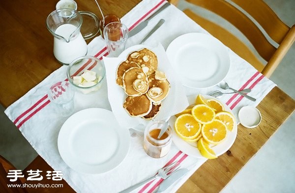 Female Photographers Sweet Family Breakfast