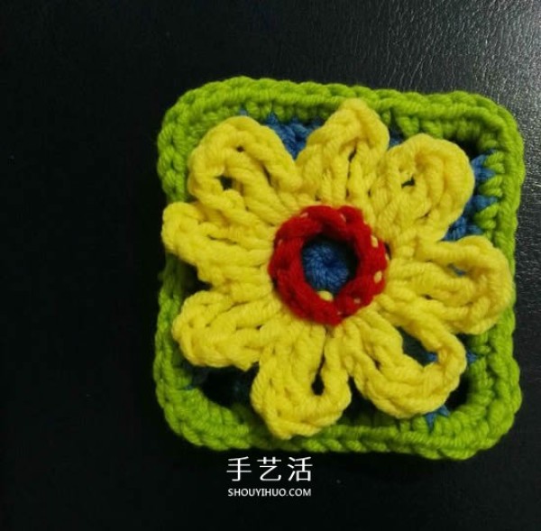 Warm and beautiful! Illustration of how to crochet zinnia cushion