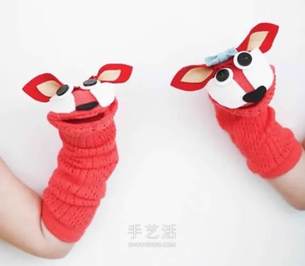 Its so easy to transform gloves and socks into hand puppets and make homemade cloth toys