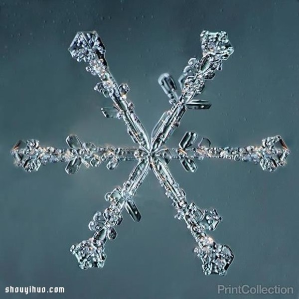 Use a homemade macro camera to take photos of super dreamy snowflakes and snow crystals