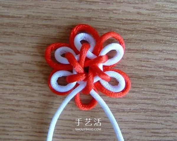 How to weave small flower ornaments using Chinese knots Tuanjin knot piping method