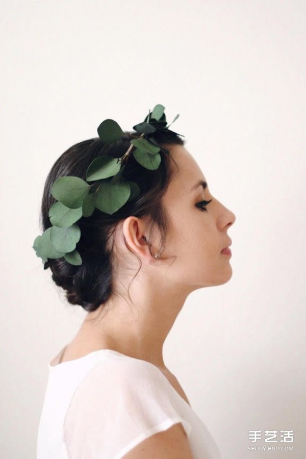 Four kinds of dreamy garlands for the bride and unconventional bridal headwear