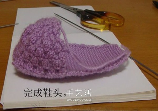 The knitting method of baby shoes with high shoe shaft is stick knitted baby warm woolen shoes