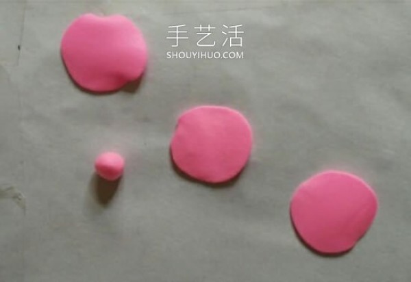 Illustration of how to make hand-made rose headband with ultra-light clay