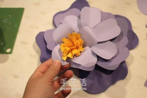 Tutorial on how to make three-dimensional peonies by hand with paper