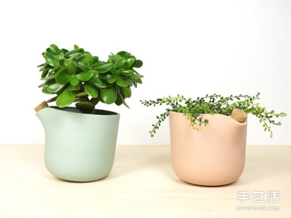 Waisted waist, I am short of water! Self-balancing flower pots make watering traceable