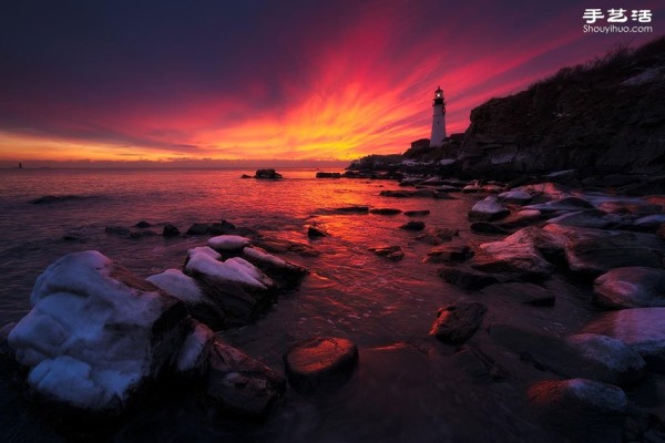 Photo album of lonely and magnificent lighthouses around the world