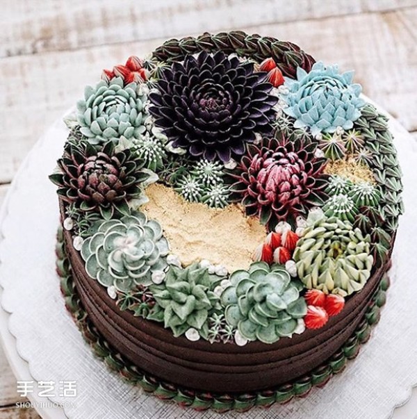 Be careful of thorns! The lifelike succulent cake is out of the oven~