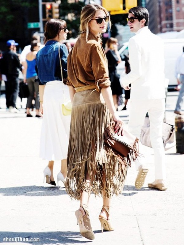 Having a half-hippie tassel skirt between retro and modernity