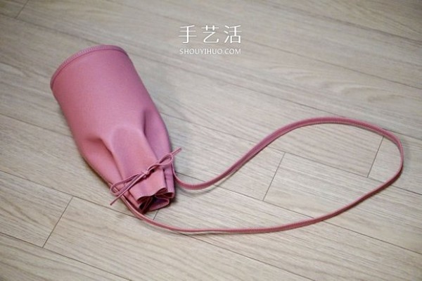 Detailed step-by-step diagram of how to make a homemade mini leather bucket bag