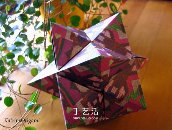 How to make bouquets from paper and folding steps for three-dimensional stars