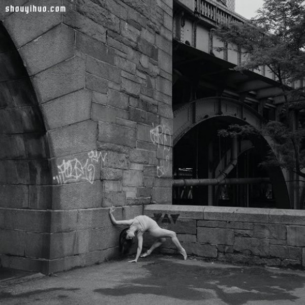 The graceful ballet postures outside the pointe art stage under the camera