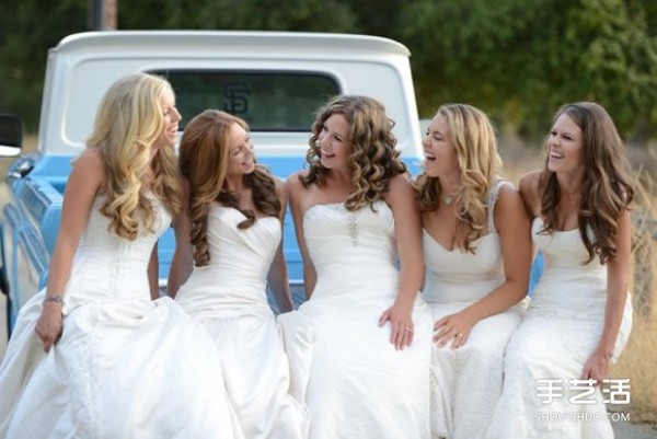 Happiness: Taking wedding photos and holding a wedding with your best friends