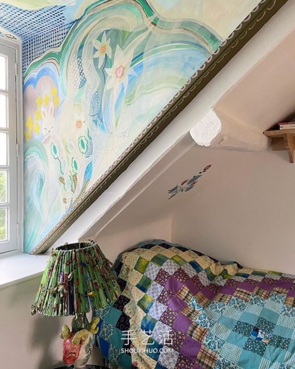 This artists hand painting makes the villa feel like a fairy tale house