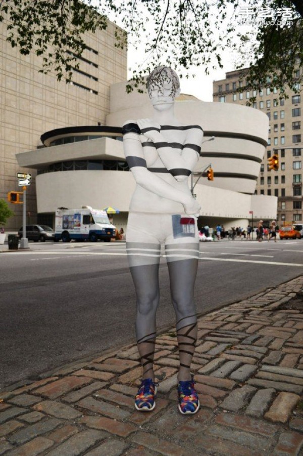 The art of body painting on the streets of New York that makes people invisible and transformed