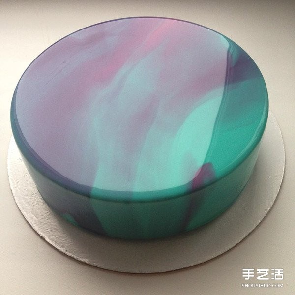 The super perfect mirror cake that reflects like a mirror is a work of art