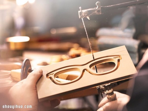 Burberry handmade glasses production process