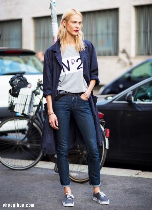 Fashionable ways for girls to wear various jeans