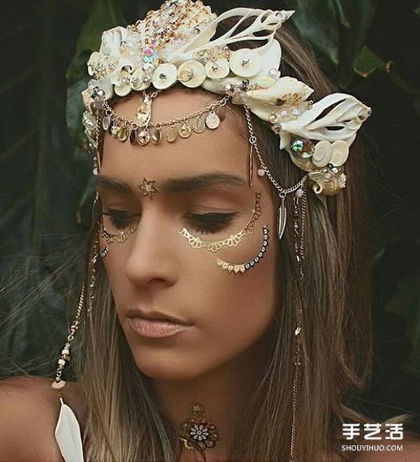 27-year-old Australian gardener: uses shells and jewels to make mermaid crowns