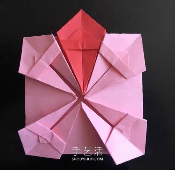 A simple tutorial on the origami method of a small flower basket