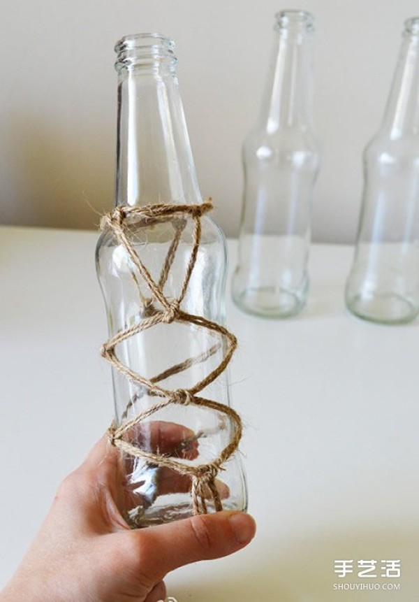 How to make DIY hanging vases using hemp rope and glass bottles