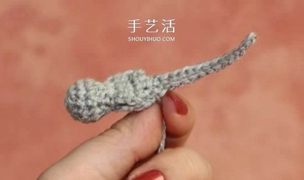 Illustrations of how to crochet dragonflies can be used as beautiful decorations on clothing