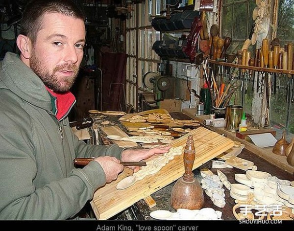 The carving works of "Love" spoon wood carving artist Adam King