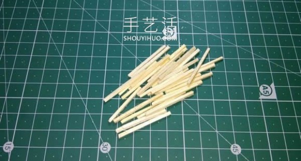 The mini ones are cute! Video of making tables and chairs with ice cream sticks and matchsticks