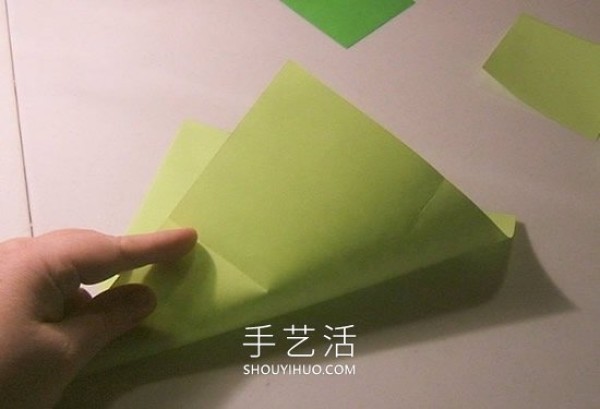 Detailed step-by-step diagram of how to fold a simple origami three-dimensional Christmas tree