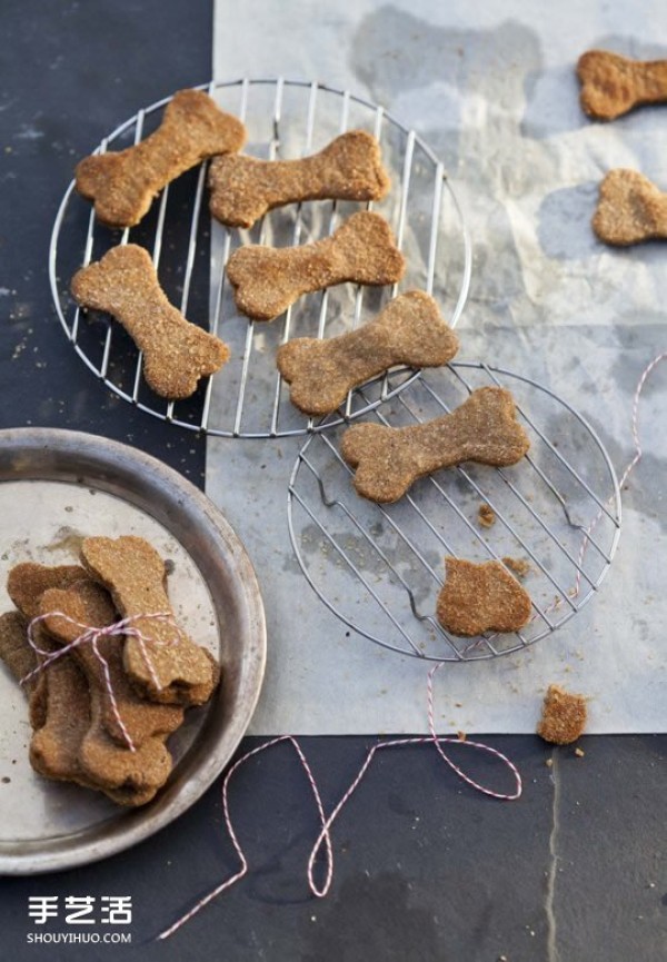 How to make homemade healthy dog ??snacks and bone-shaped pet biscuits