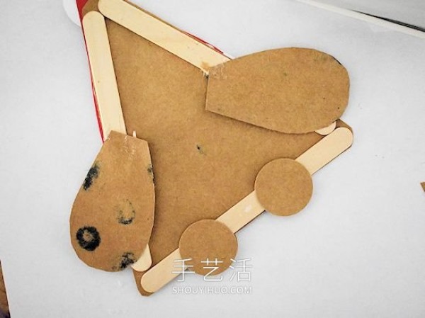 Tutorial on how to make a Christmas dog from cardboard