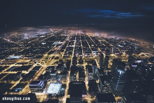 The citys beautiful sigh is shrouded in fog, the windy city of Chicago