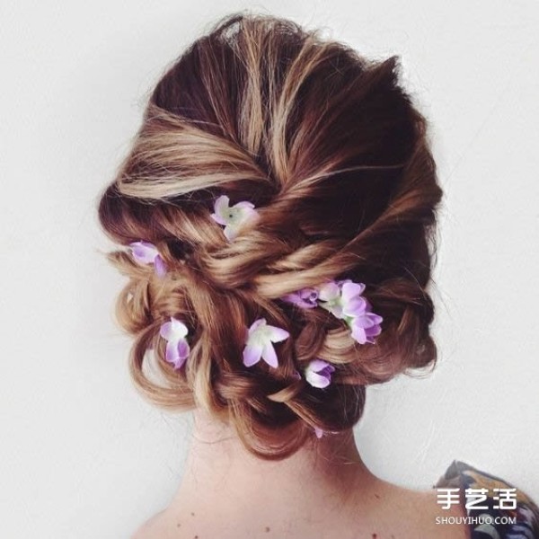 Simple and romantic wedding hairstyle for brides-to-bes reference! 