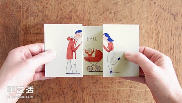 The heart-warming card that turns into a family portrait in one second opens up to reveal a surprise