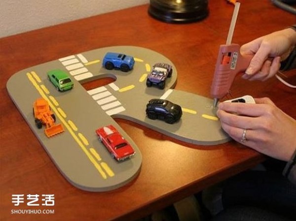 What gift is good for Childrens Day? Make car models into decorations~