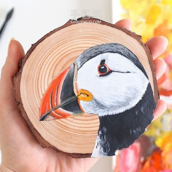 The artist spent 100 days painting 100 species of birds on wood chips