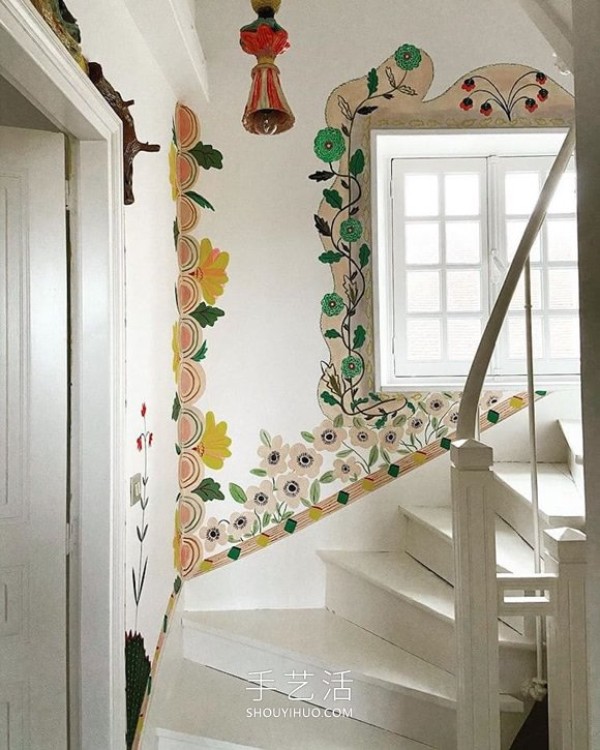 This artists hand painting makes the villa feel like a fairy tale house