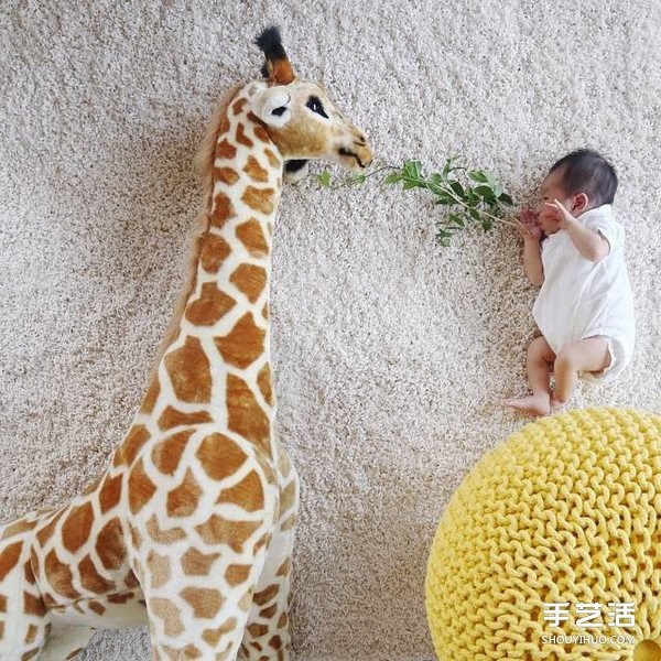 Babys cute and creative photo DIY starts the first big adventure in life