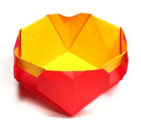 The folding method of the paper box with love has four heart-shaped storage boxes The folding method