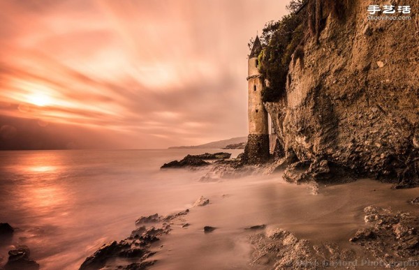 Photo album of lonely and magnificent lighthouses around the world