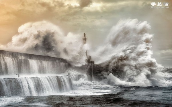 Photo album of lonely and magnificent lighthouses around the world