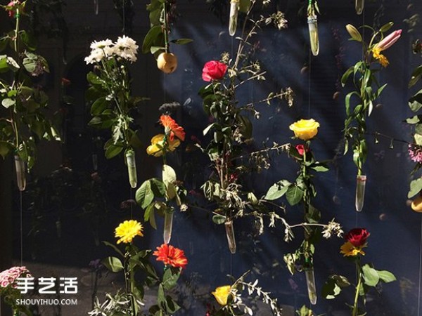 2,000 flowers are woven into a curtain for the spring facade of a Milan design studio