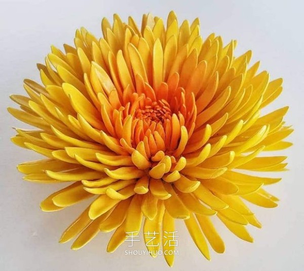 Exquisite handmade porcelain flowers! Looks like real beautiful flowers