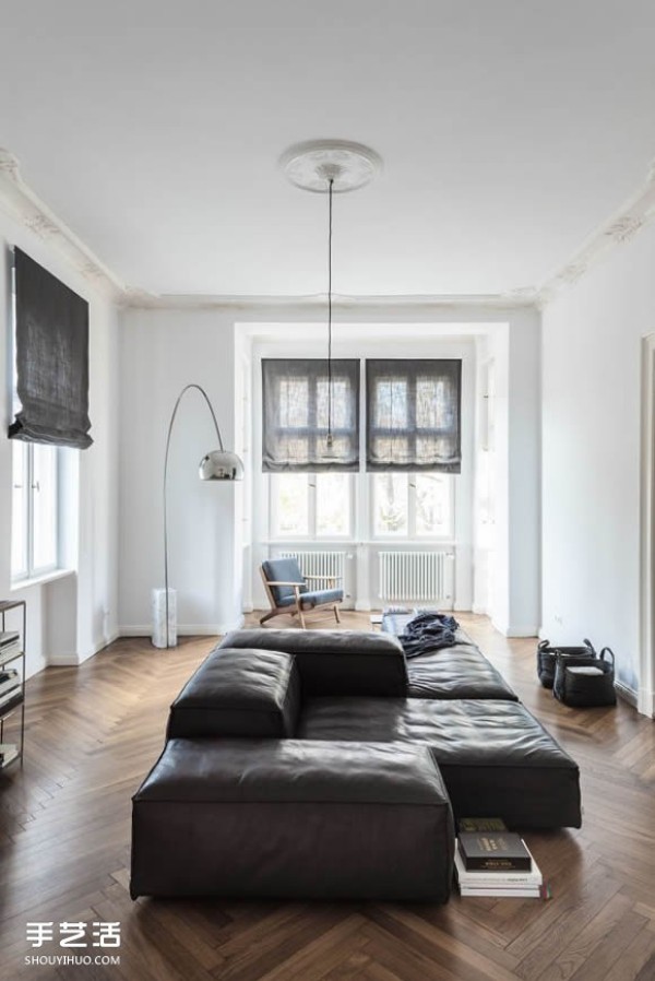 The Romantic Renovation of an Old Apartment in Berlin in the 19th Century by the Germans