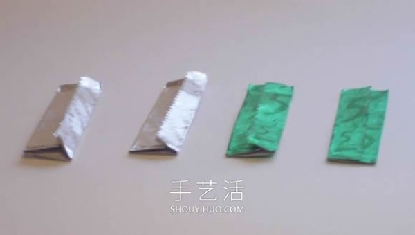 Illustration of how to use chewing gum wrapper waste to make homemade small umbrellas